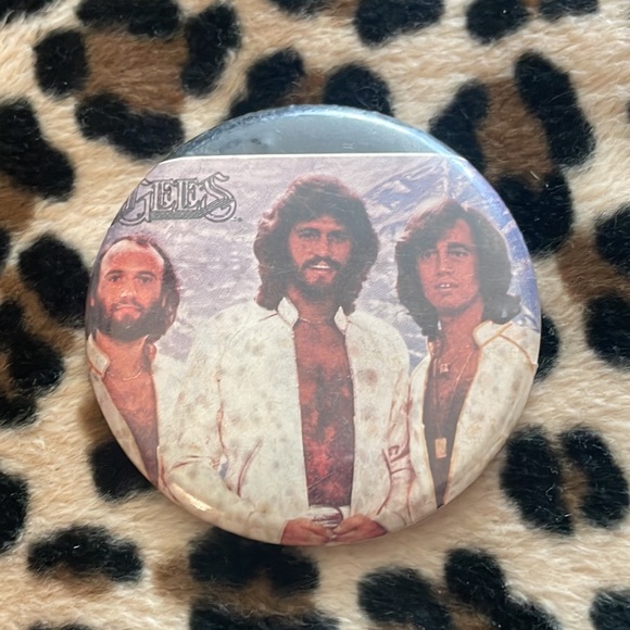 BEE GEES 🎤 Vintage Rock Band Button Pin Pinback Collectible Barry Gibb Disco - Picture 5 of 15